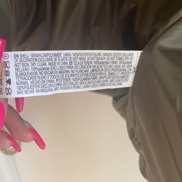 NWT WARM PUFFER JACKET WITH BELT AND HOOD - Picture 4 of 5